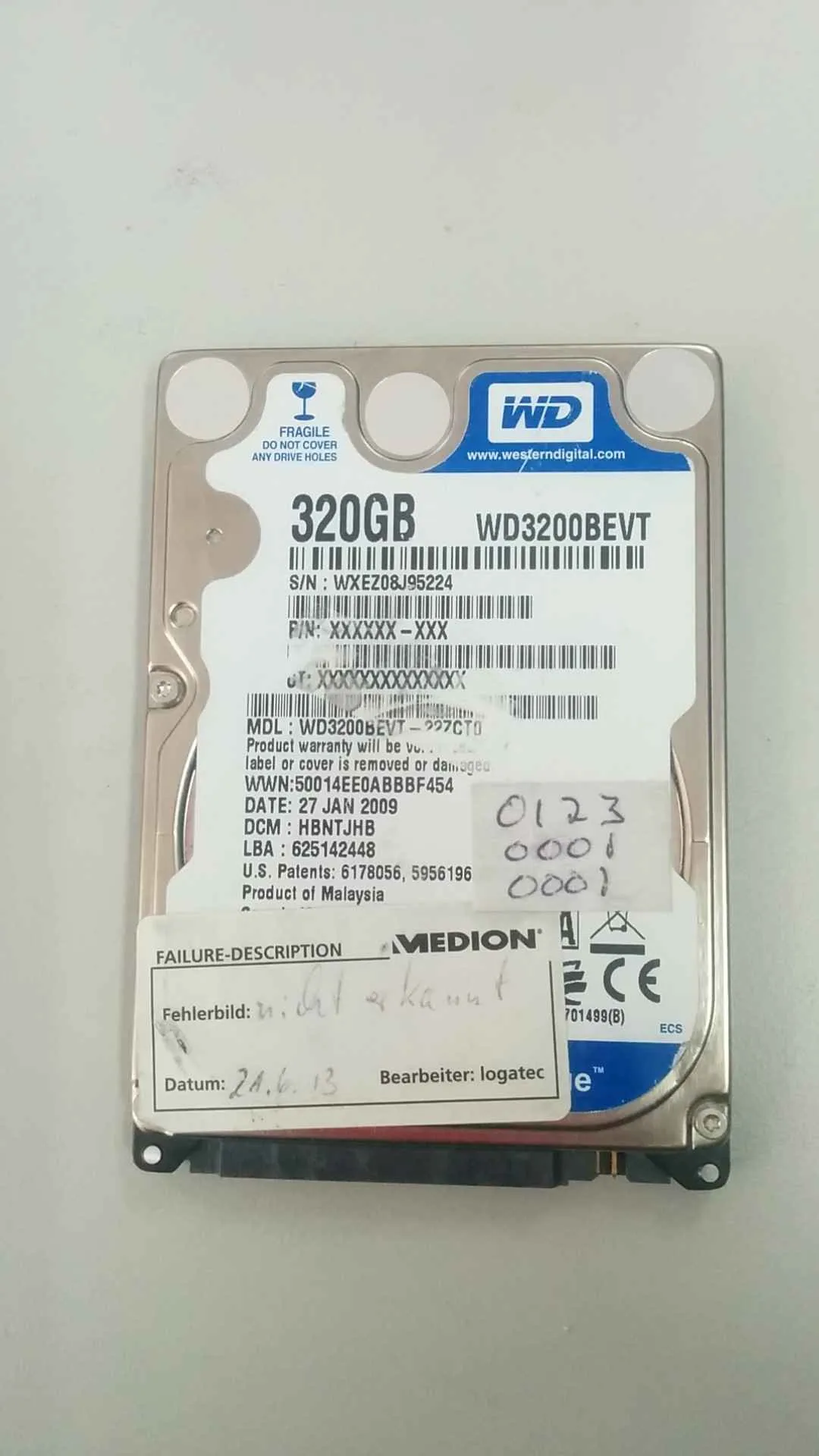 Western Digital WD3200BEVT-22ZCT0 S/N WXEZ08J95224