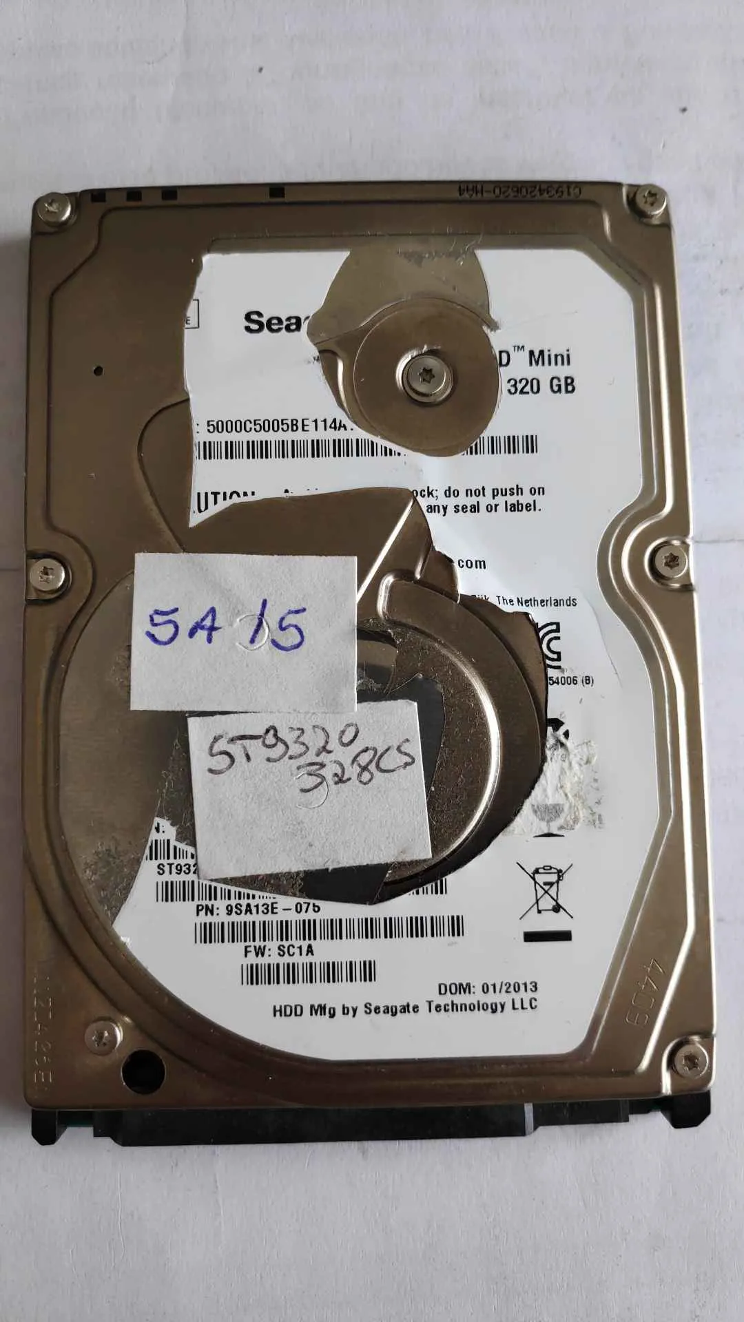 Seagate ST9320328CS S/N 9SA13E-075