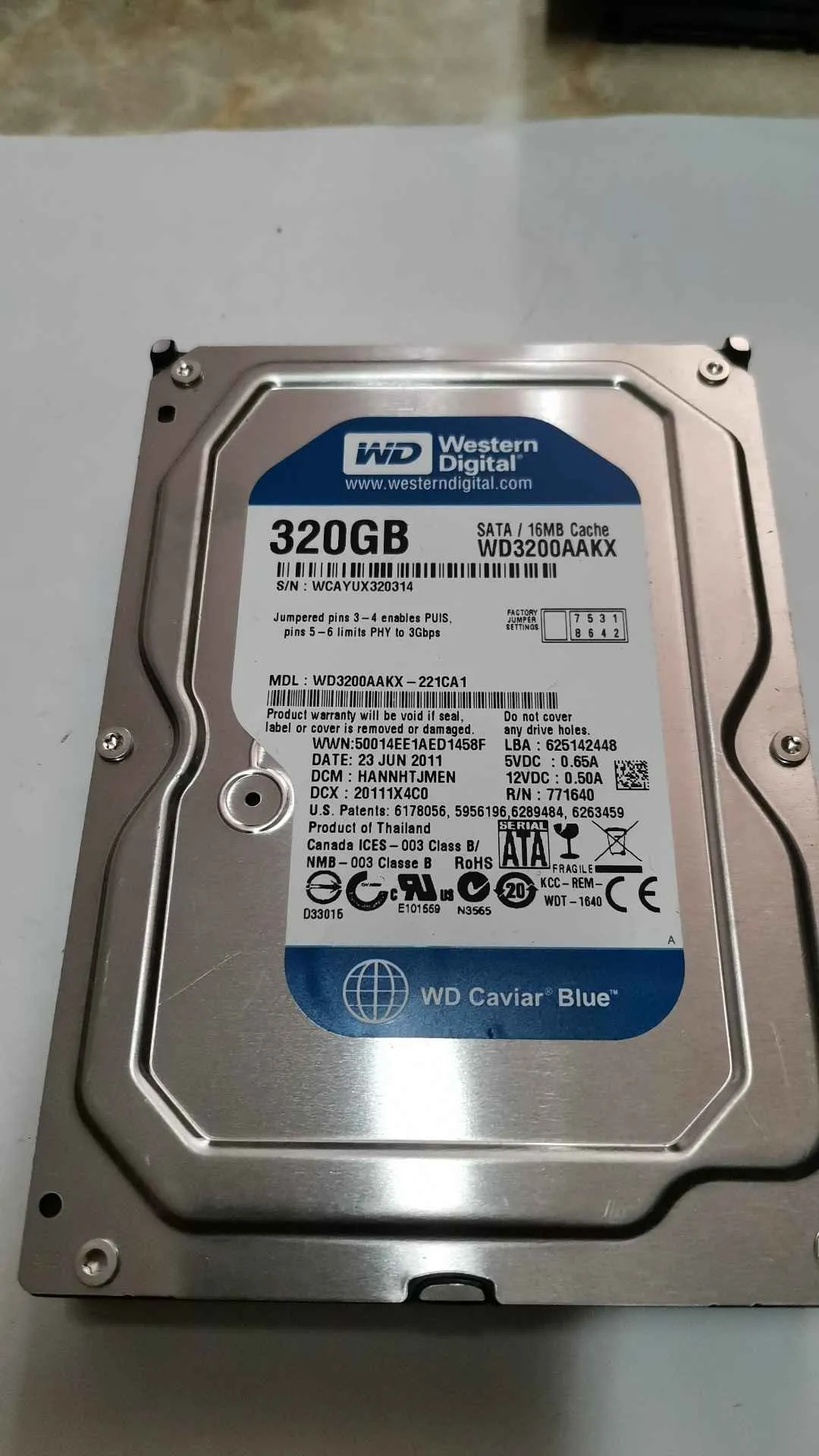 Western Digital WD3200AAKX-221CA1 S/N WCAYUX320314