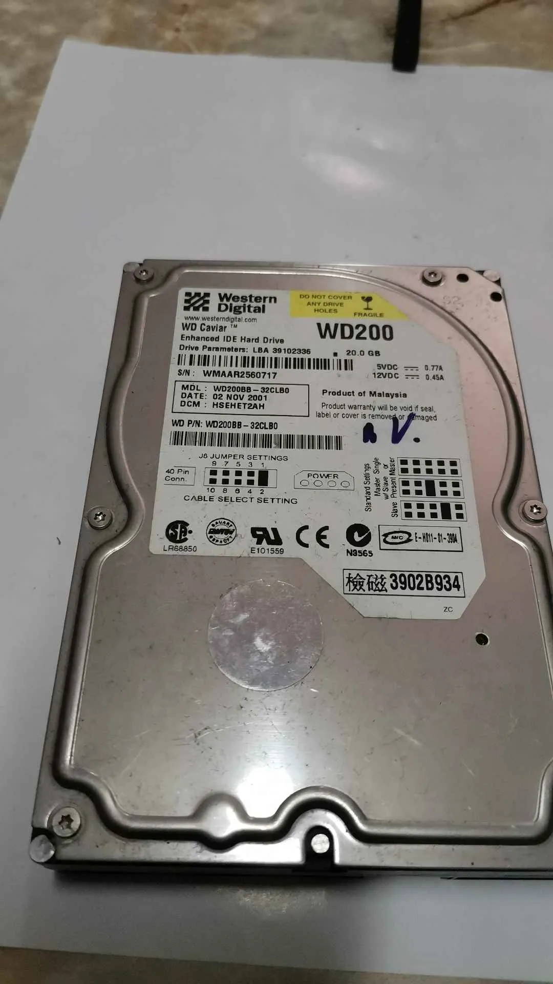 Western Digital WD200BB-32CLB0 S/N WMAAR2560717