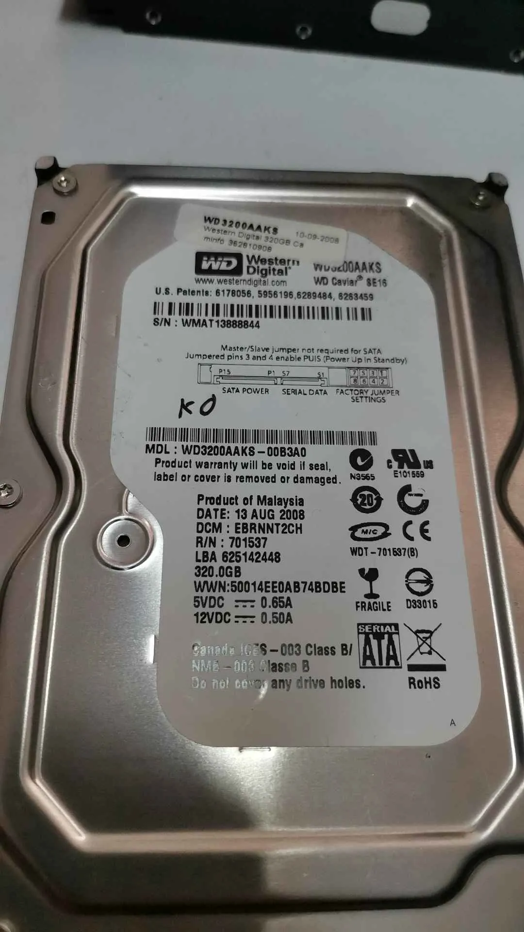 Western Digital WD3200AAKS-00B3A0 S/N WMAT13888844