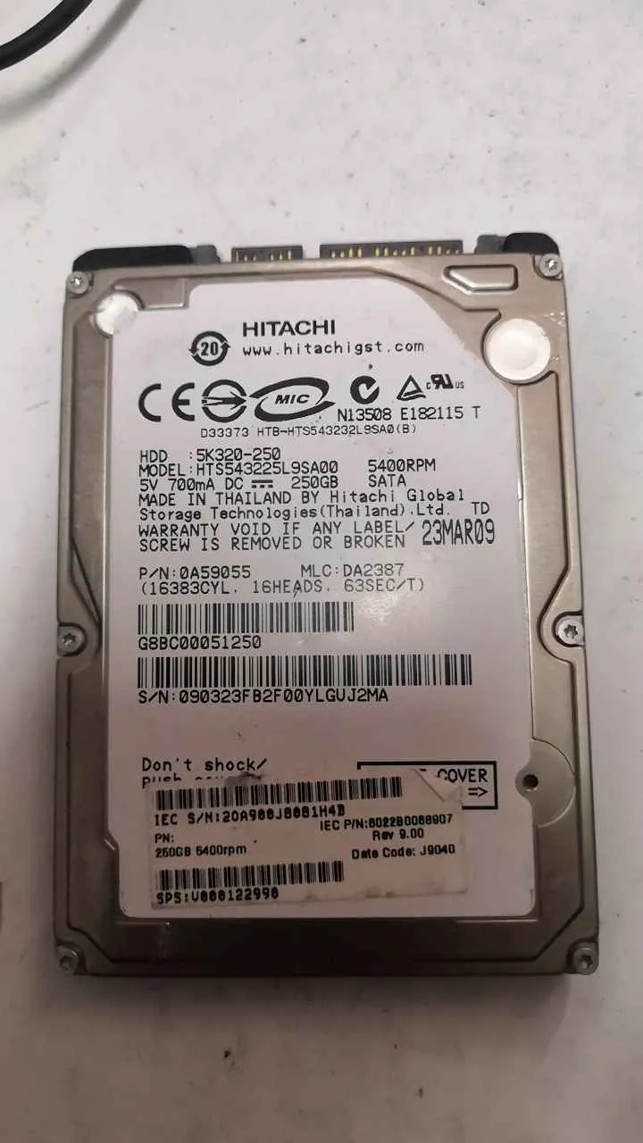 Hitachi HTS543225L9SA00 S/N 090323FB2F00YLGUJ2MA