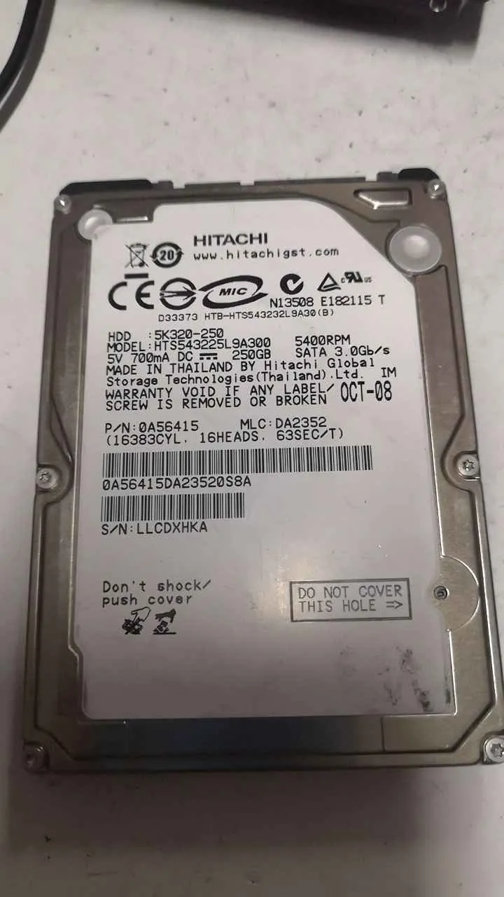 Hitachi HTS543225L9A300 S/N LLCDXHKA