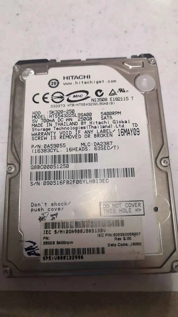 Hitachi HTS543225L9SA00 S/N 090516FB2F06YLHB13EC