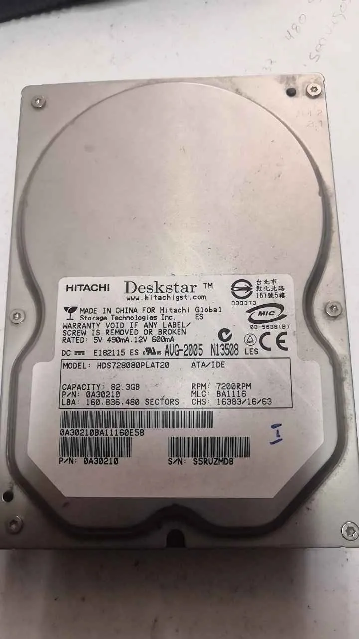 Hitachi HDST728080PLAT20 S/N SSRUZM09