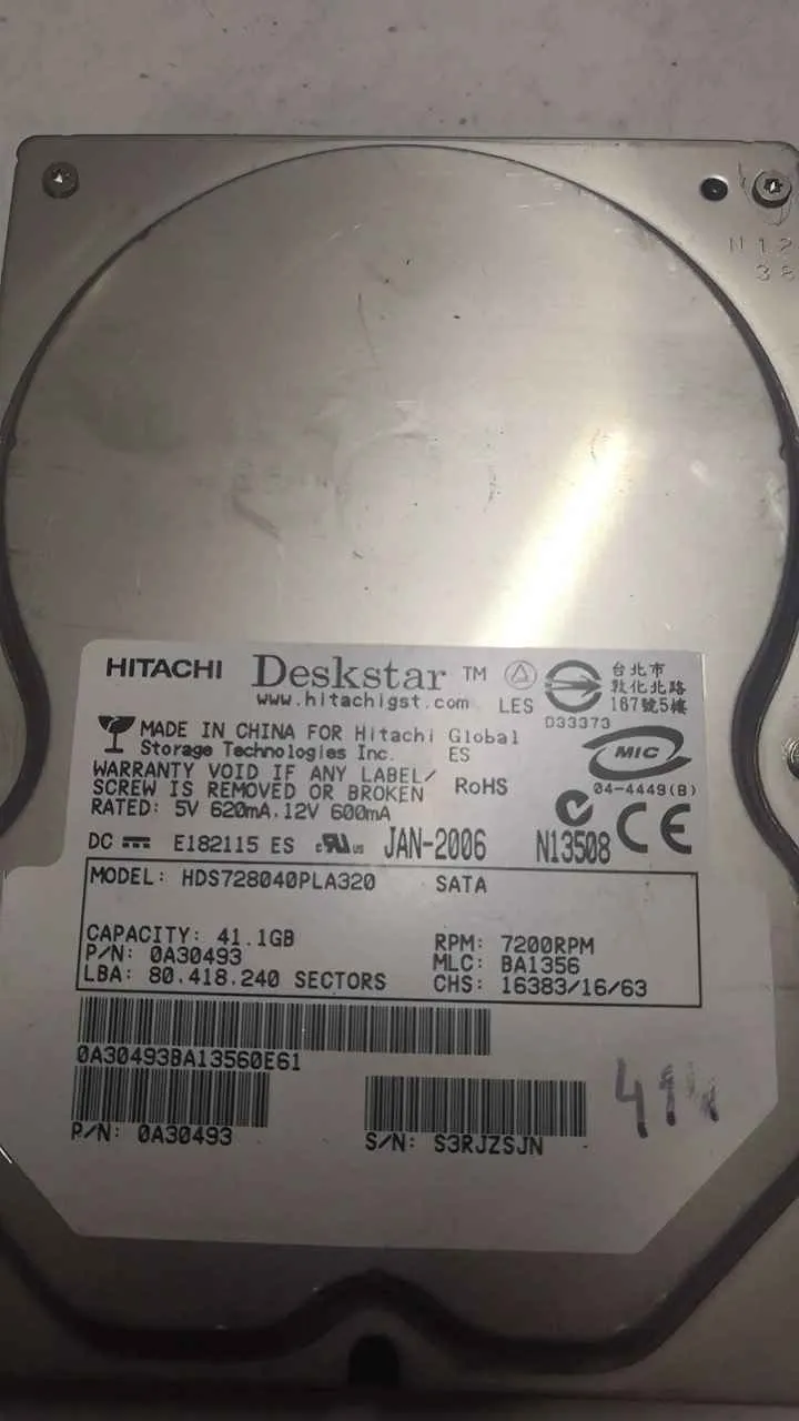 Hitachi HDS728040PLA320 S/N S3RJZSJN