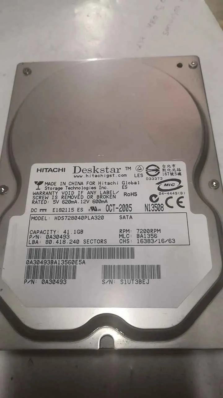 Hitachi HDS728064PLA320 S/N SIUT3BEJ