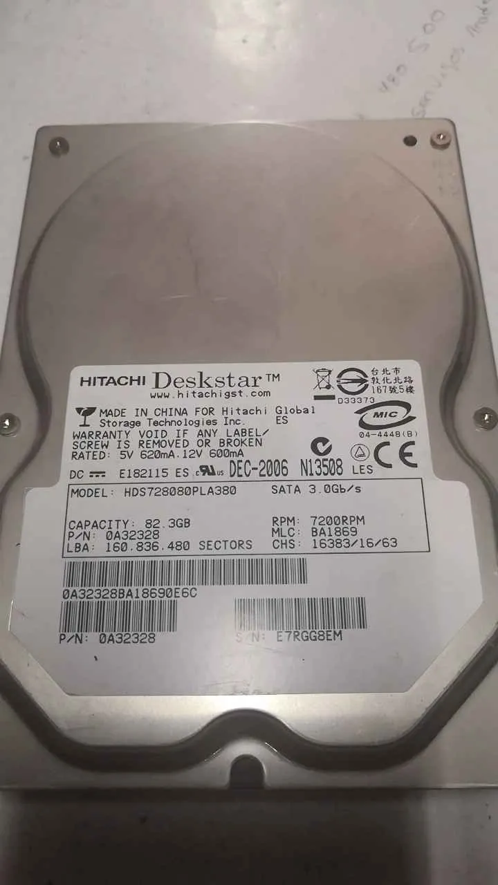 Hitachi HDS728080PLA380 S/N E7RGG8EM