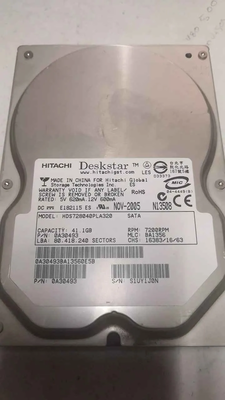 Hitachi HDS728040PLA320 S/N S1UY1J0N