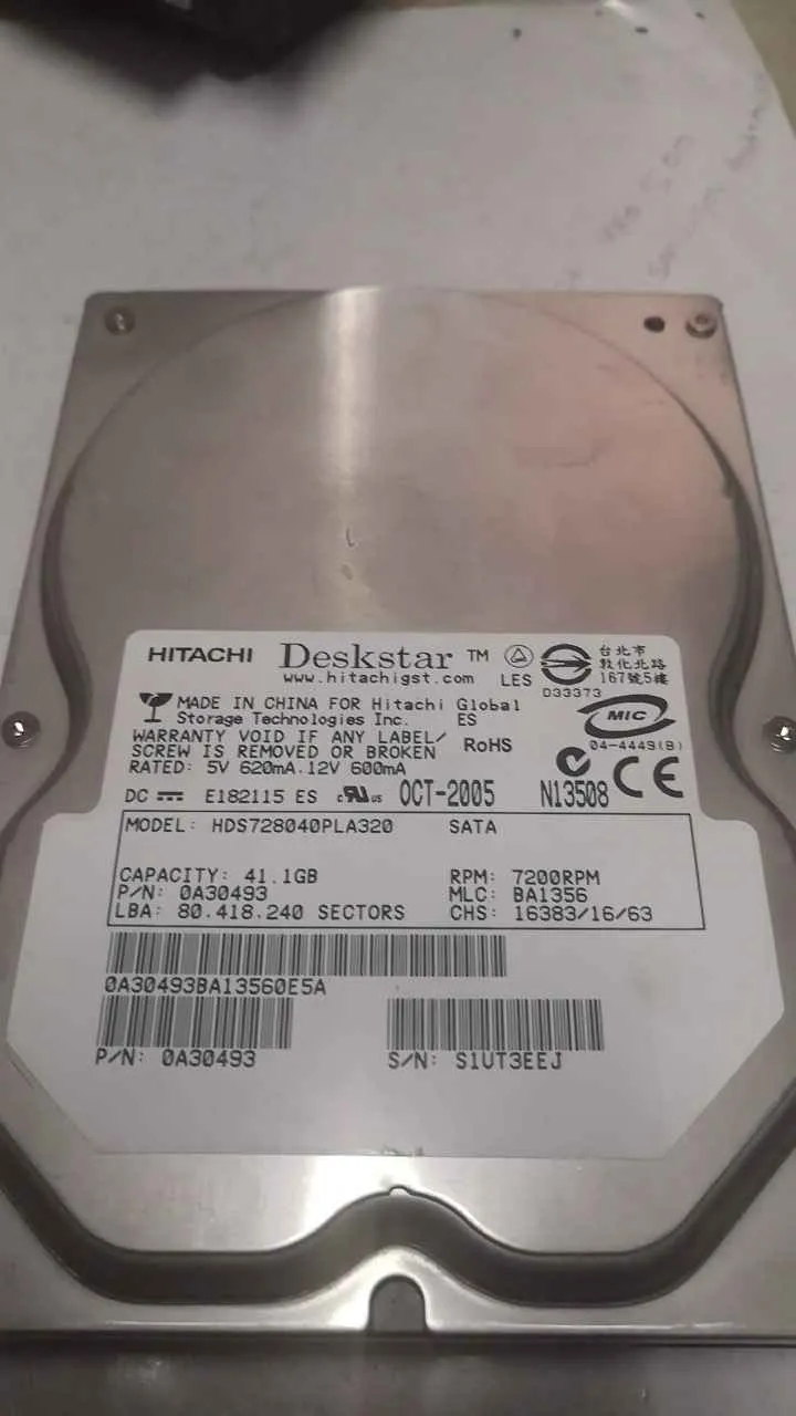Hitachi HDS728040PLA320 S/N S1UT3EEJ