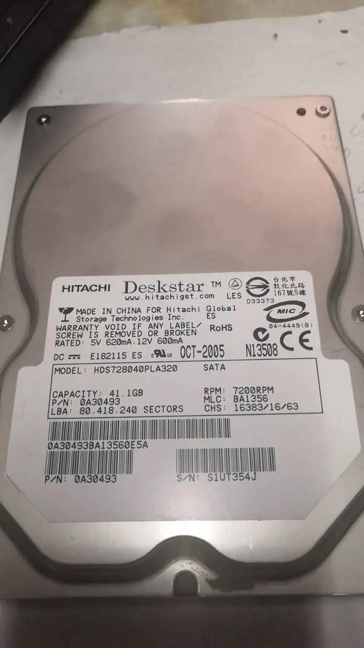 Hitachi HDS728040PLA320 S/N S1U1354J