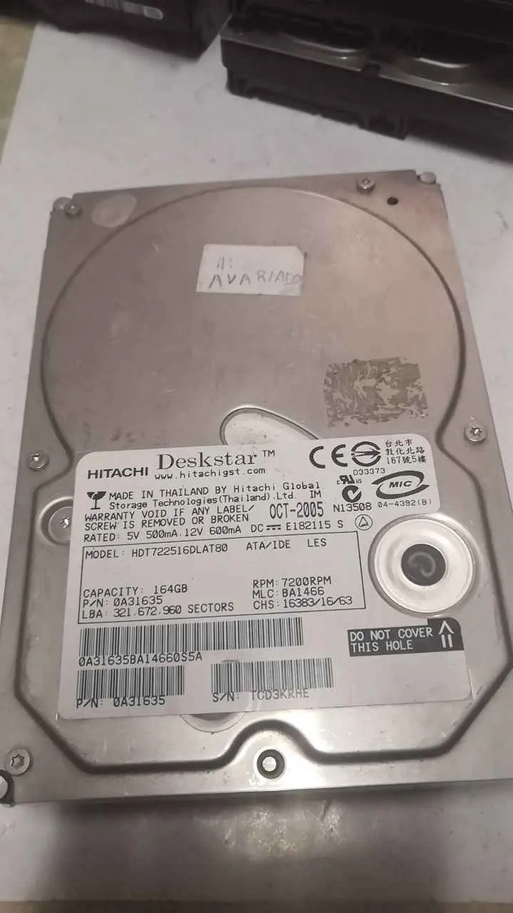 Hitachi HDT722516DLAT80 S/N 0A31635