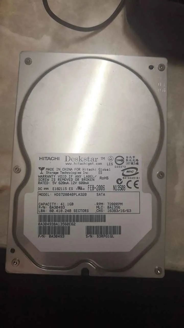 Hitachi HDS728040PLA320 S/N S3RPG1GL
