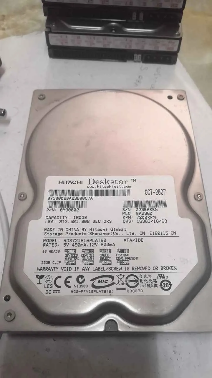 Hitachi HDS721616PLAT80 S/N Z23BHRRN