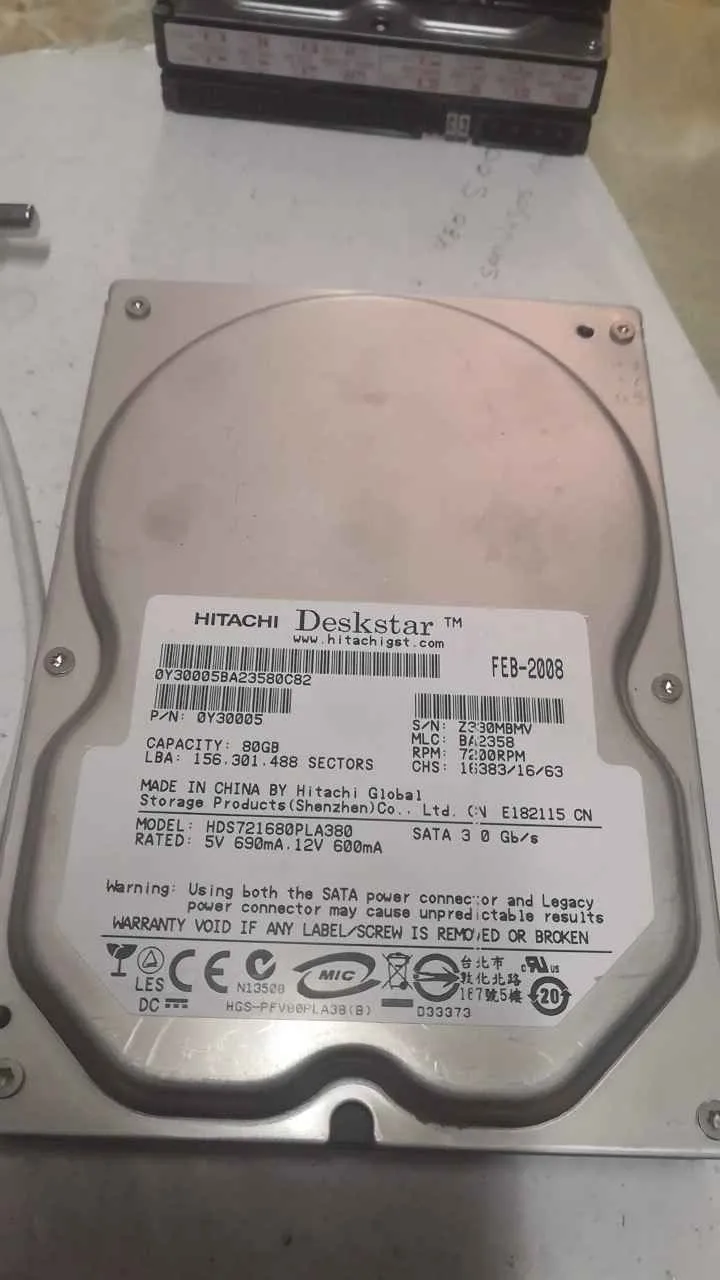 Hitachi HDS721680PLA380 S/N Z330MBMV