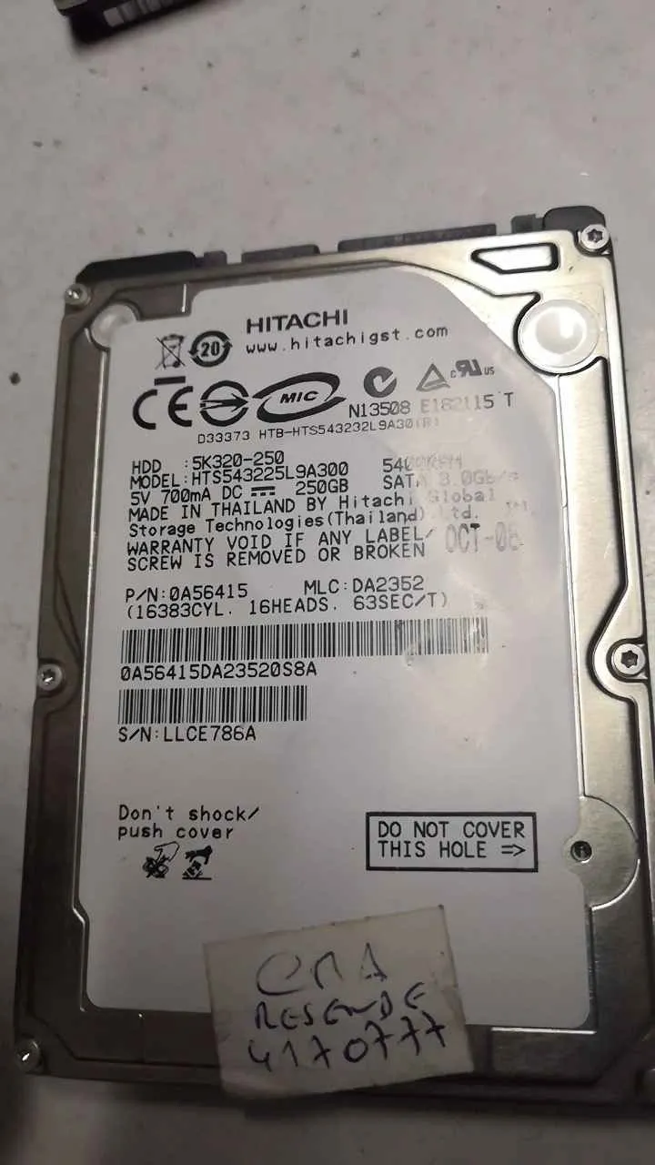 Hitachi HTS543225L9A300 S/N LLCE786A